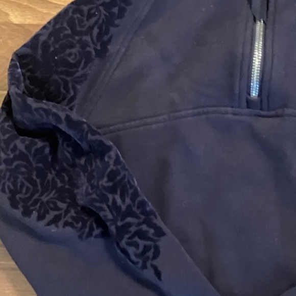 Lululemon Floral Flock Pullover Sweatshirt Navy Mock Neck Back Zip Sz 4 - Picture 4 of 5